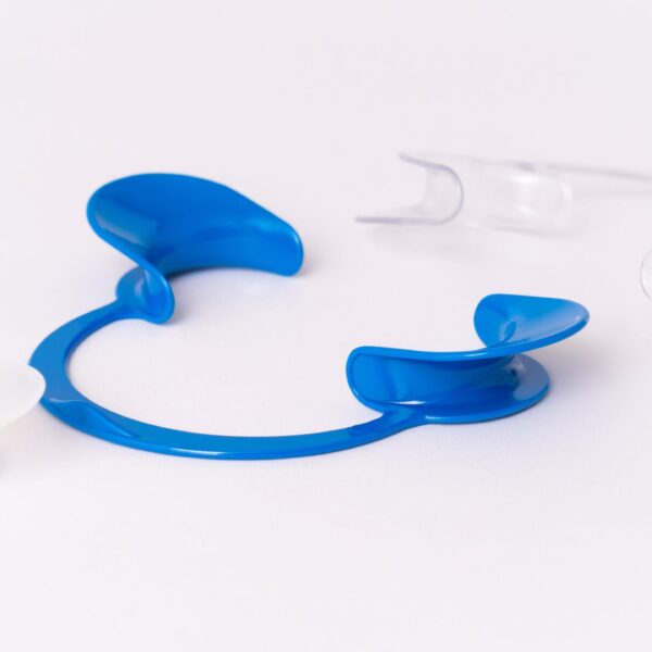 Cheek Retractor